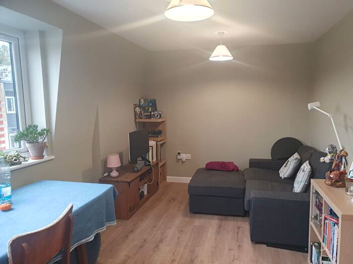 2 Bedroom Flat To Rent In Station Hill, Chippenham, SN15