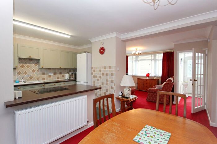 3 Bedroom End Terrace House For Sale In Holly Gardens, Milford-On-Sea, SO41