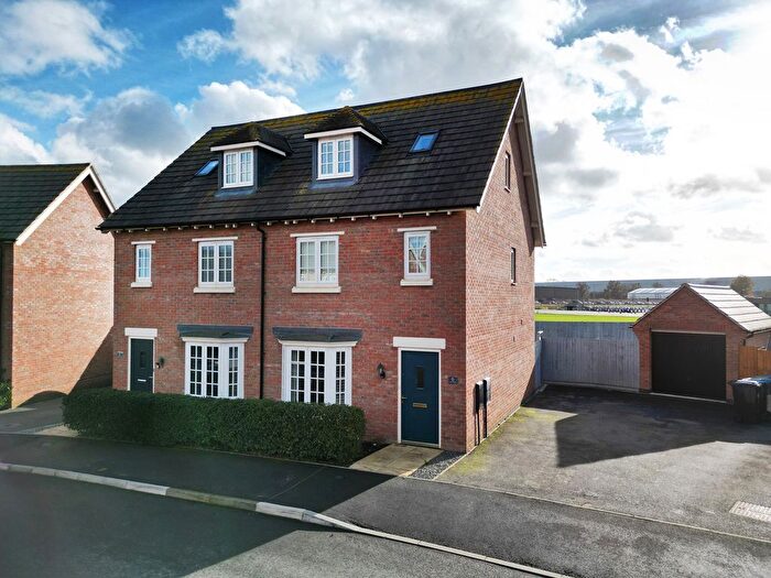 3 Bedroom Semi Detached House For Sale In Lee Drive, Rugby, CV23