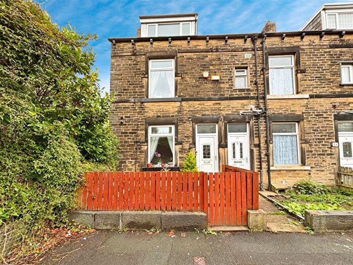 3 Bedroom End Of Terrace House For Sale In Peterborough Terrace, Bradford, BD2