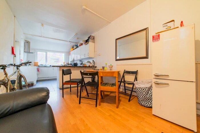 5 Bedroom Terraced House To Rent In Lisvane Street, Cathays, CF24