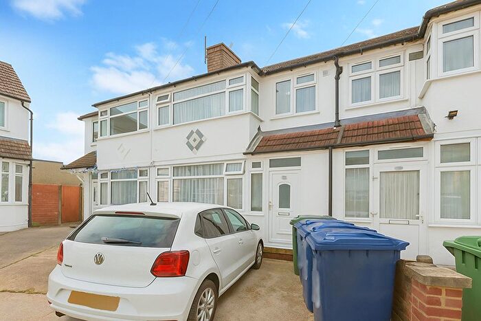 3 Bedroom Terraced House To Rent In Lonsdale Road, Southall, UB2