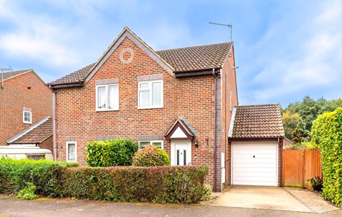 2 Bedroom Semi-detached House For Sale In Saunder Close, Uckfield, TN22