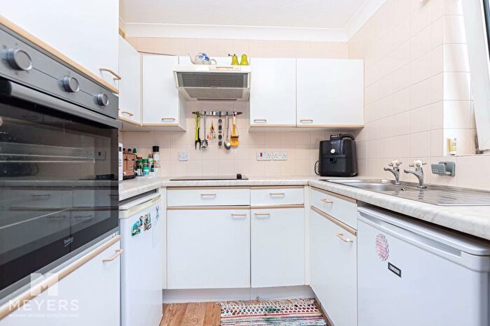 1 Bedroom Flat For Sale In Sea Road, Bournemouth, BH5