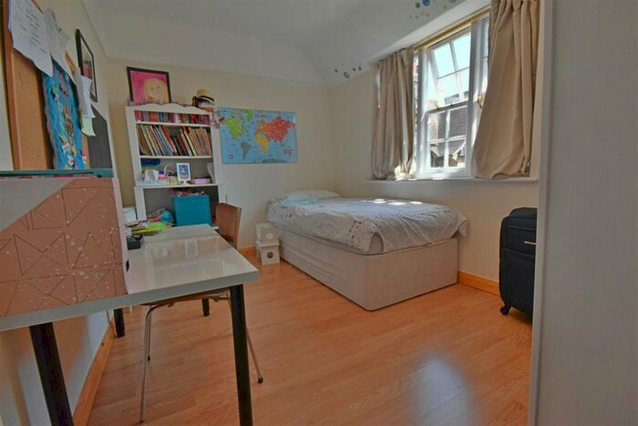 3 Bedroom Cottage To Rent In Asmuns Place, Hampstead Garden Suburb, NW11