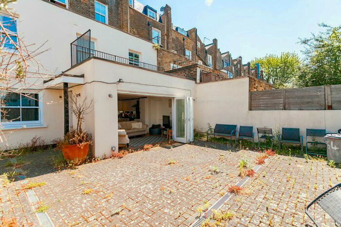 3 Bedroom Maisonette To Rent In Arthur Road, London, N7
