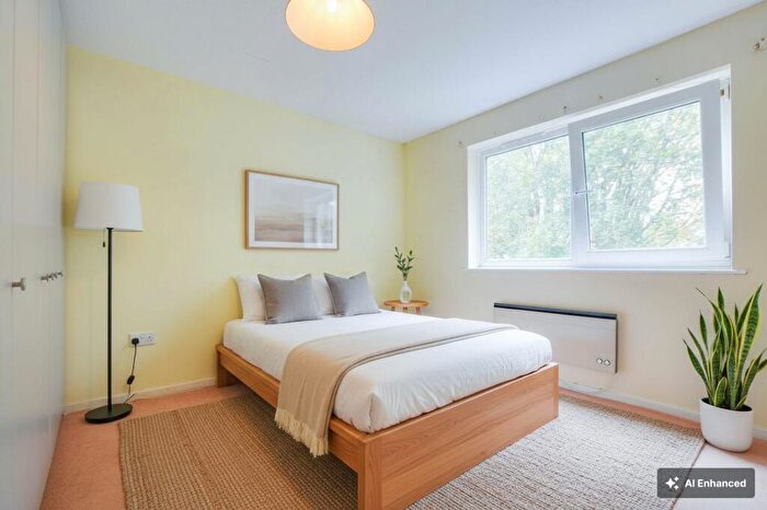 1 Bedroom Flat For Sale In Chestnut House, Knighton Drive, Stoneygate, Leicester, LE2