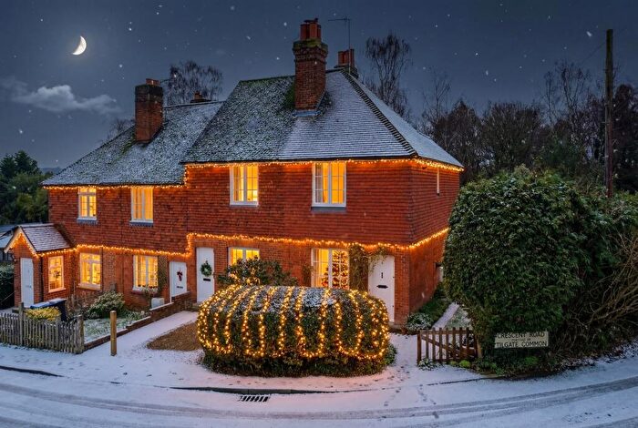 2 Bedroom Cottage For Sale In Barfields, Bletchingley, Redhill, RH1