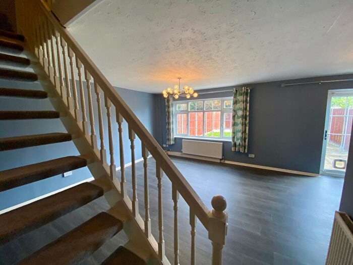 4 Bedroom Terraced House To Rent In Grove Park Road, Woodside, LU1