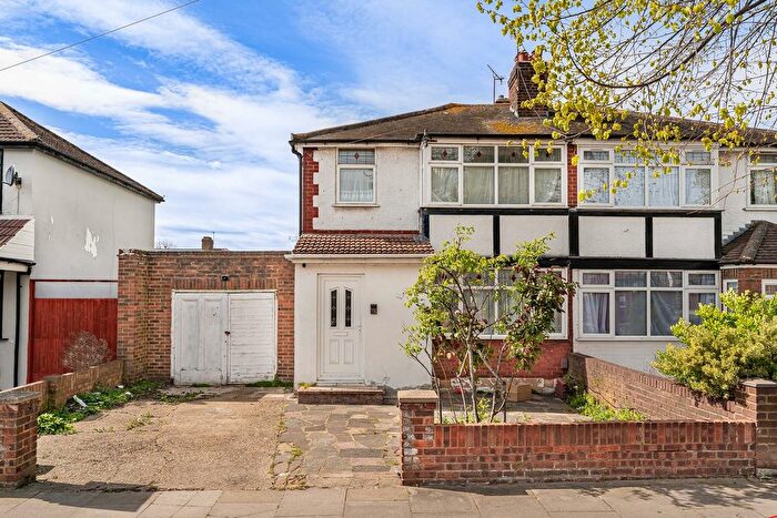 4 Bedroom Property For Sale In Lee Road, Perivale, Greenford, UB6