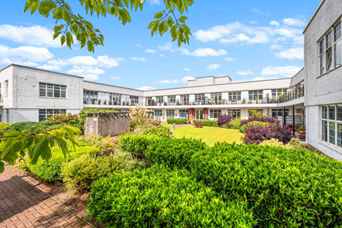 2 Bedroom Flat For Sale In Canniesburn Quadrant, Bearsden, G61