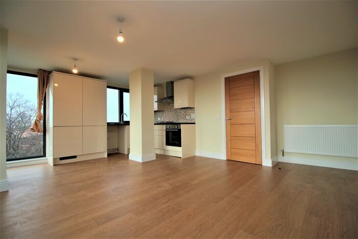 3 Bedroom Flat To Rent In Charter House, High Road, Ilford, IG1