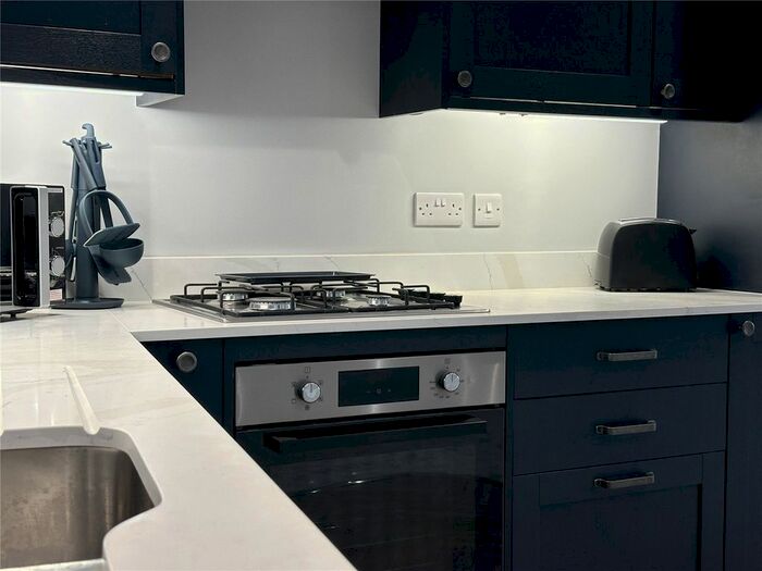 2 Bedroom Flat To Rent In Staplegrove Road, Taunton, TA1