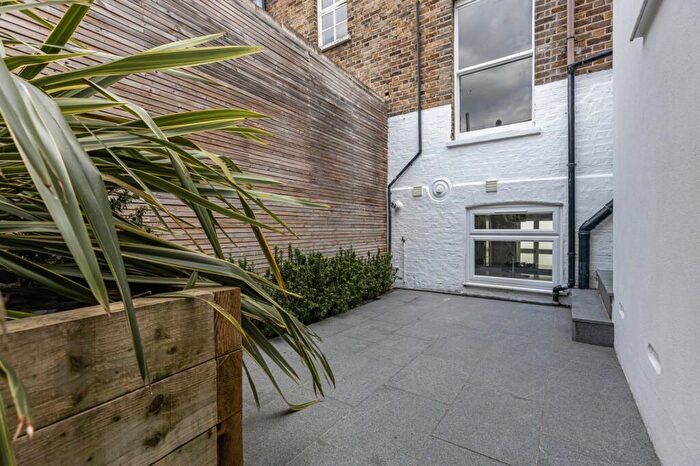 4 Bedroom Terraced House For Sale In Shepherdess Walk, Islington, London, N1 - Photo 4
