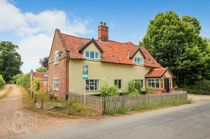 6 Bedroom Detached House For Sale In Church Road, Hedenham, Bungay, NR35