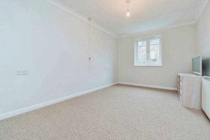 2 Bedroom Flat For Sale In Sovereign Court (South Croydon), Croydon, CR2