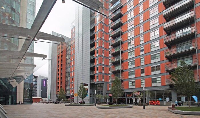 2 Bedroom Flat For Sale In West Point, Wellington Street, Leeds, LS1
