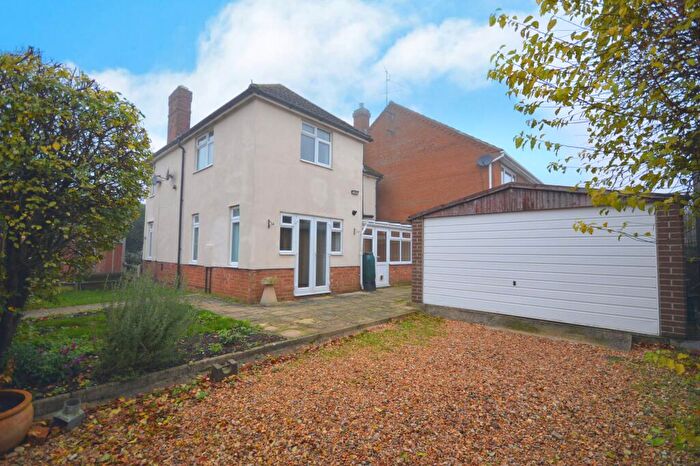 4 Bedroom House To Rent In Cransley Hill, Broughton, NN14