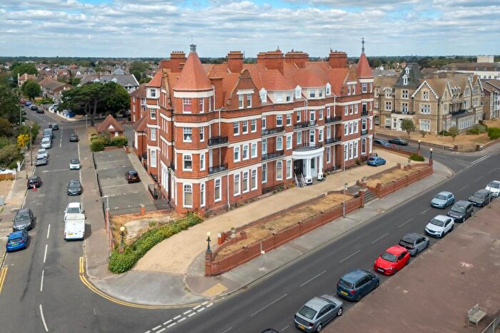 2 Bedroom Flat For Sale In Marine Parade East, Clacton On Sea, CO15