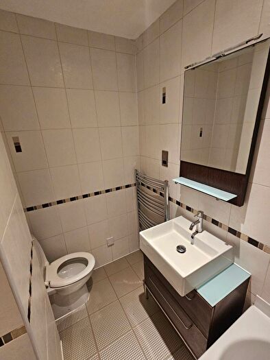 1 Bedroom Flat To Rent In Apartment, Leeds Road, Bradford, BD1