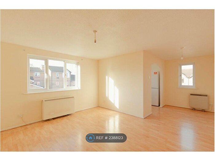 2 Bedroom Flat To Rent In Henderson Court, London, SE14