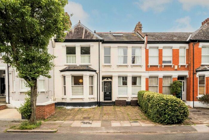3 Bedroom Flat To Rent In Coniston Road, London, N10