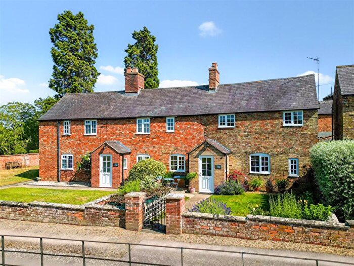 3 Bedroom Cottage For Sale In Burmington, Warwickshire, CV36