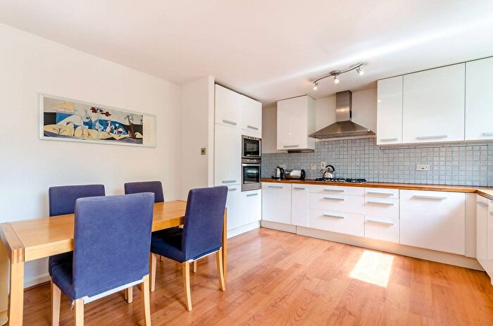 1 Bedroom Flat To Rent In Asher Way, Wapping, London, E1W
