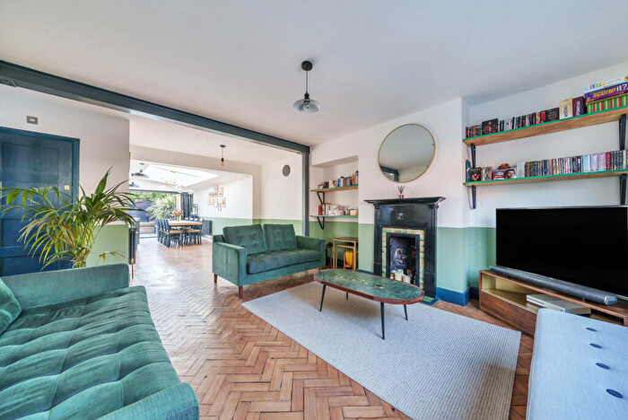 3 Bedroom End Of Terrace House For Sale In Charter Square, Kingston Upon Thames, KT1