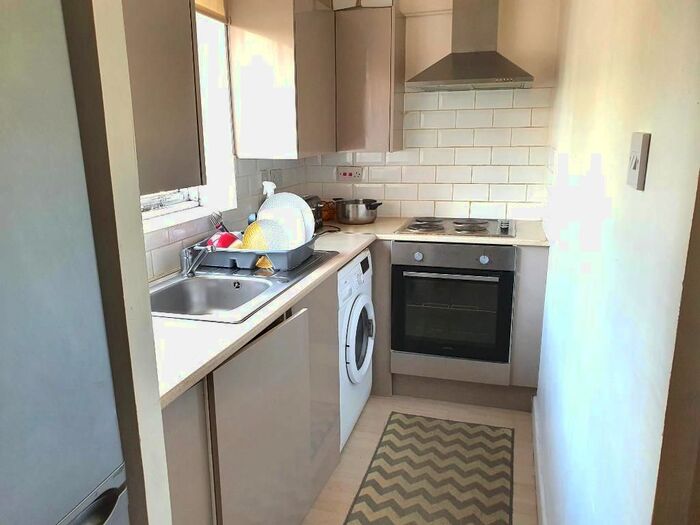 1 Bedroom Flat To Rent In Brighstone Court, Oakhill Road, Purfleet-On-Thames, Lakeside, London, RM19