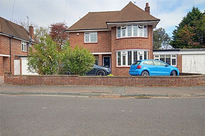 4 Bedroom Detached House To Rent In Athole Gardens, Enfield, EN1