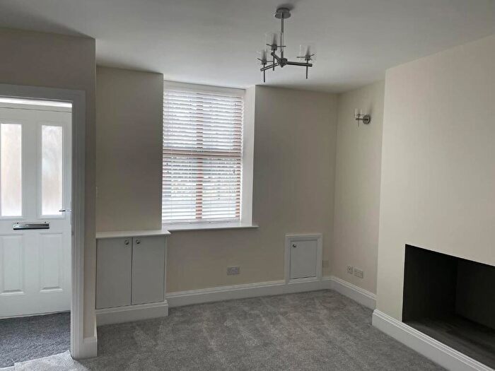 2 Bedroom End Of Terrace House To Rent In Hadfield Road, High Peak, Derbyshire, SK13