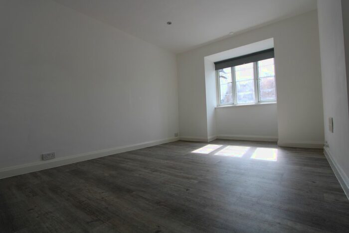 2 Bedroom Flat To Rent In Barrow Road, Streatham, SW16