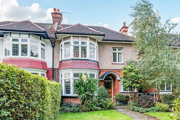 5 Bedroom Semi-Detached House For Sale In Waverley Road, Enfield, EN2