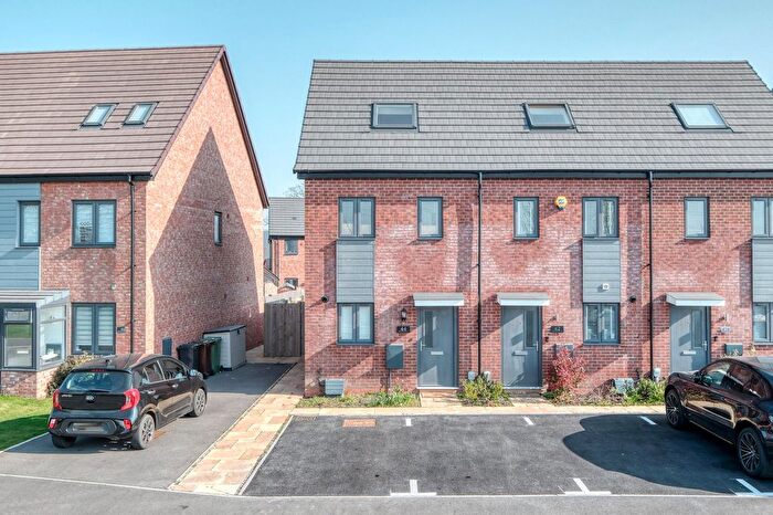3 Bedroom End Of Terrace House For Sale In Handford Crescent, Shirley, B90