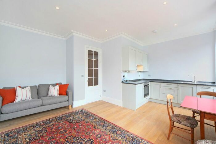 2 Bedroom Flat To Rent In Netherwood Road, London W14