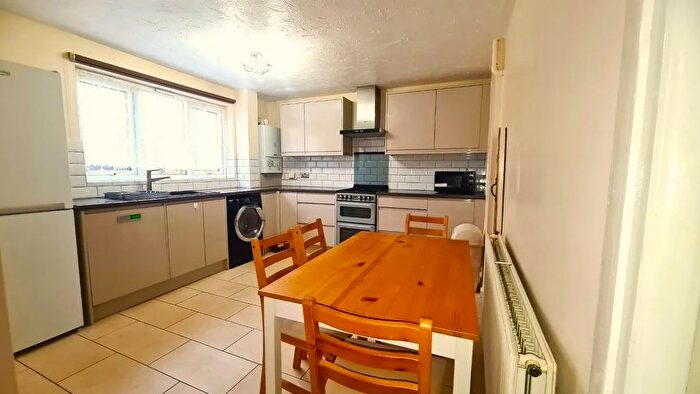 4 Bedroom Maisonette To Rent In Windmill Lane, London, E15