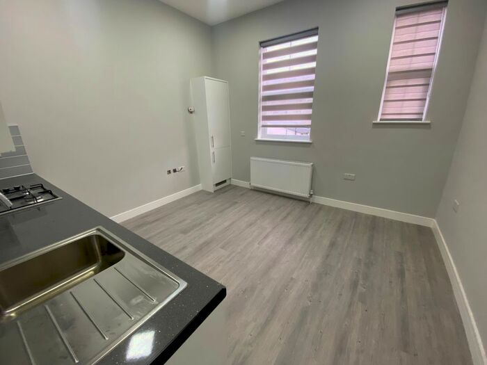 2 Bedroom Flat To Rent In Tulse Hill, London, SW2