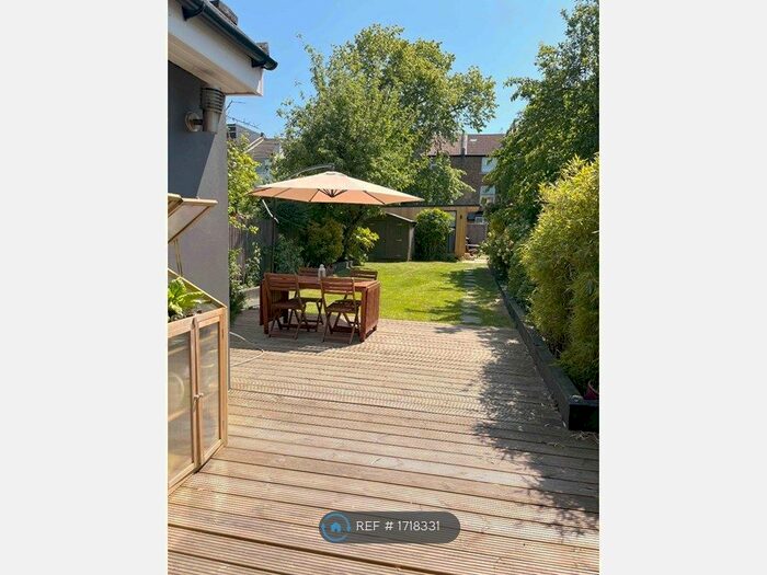 2 Bedroom Flat To Rent In Spencer Avenue, London, N13