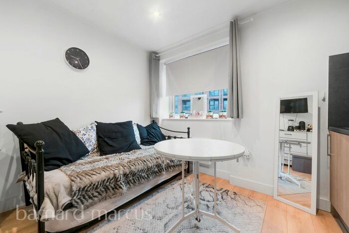 Studio To Rent In Burlington Road, Motspur Park, New Malden KT3