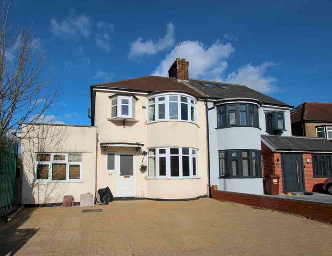 4 Bedroom Terraced House To Rent In Chestnut Drive, Pinner, HA5