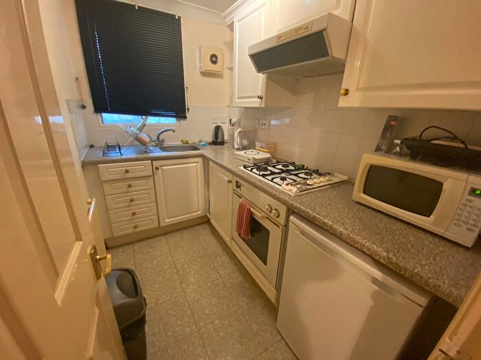 1 Bedroom Studio To Rent In Heatherwood Drive, Hayes, UB4