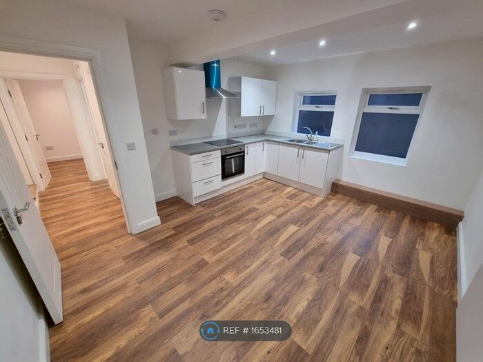 2 Bedroom Flat To Rent In Alexandra House, London, N4