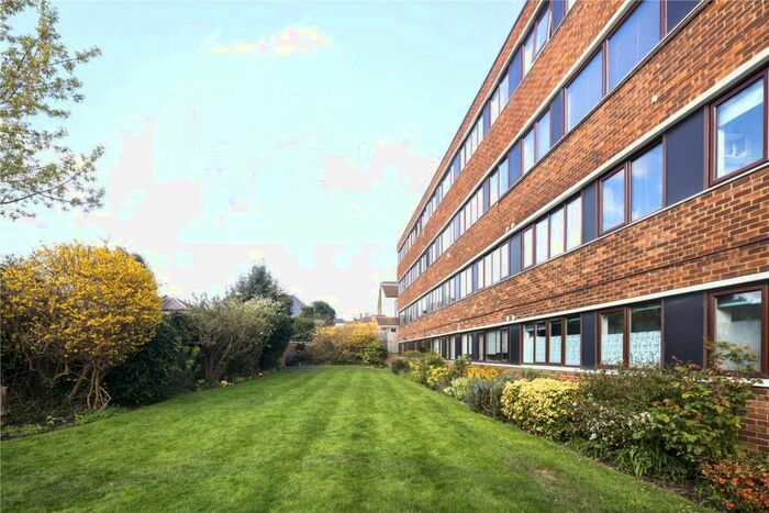 2 Bedroom Flat To Rent In Woburn Court, Bedford Road, London, E18