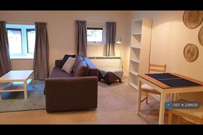 1 Bedroom Flat To Rent In Claverton Court, Chester, CH4