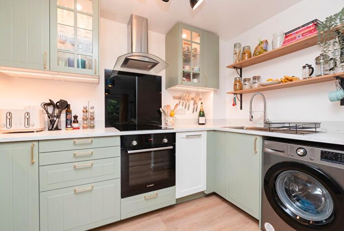 2 Bedroom Apartment For Sale In Holly Street, Luton, LU1