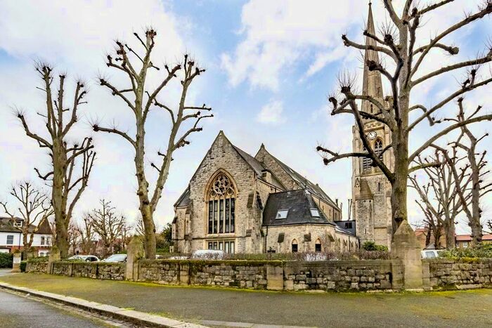 2 Bedroom Flat To Rent In The Avenue, London, W13