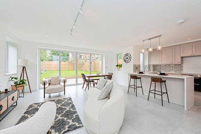 3 Bedroom Bungalow For Sale In Kennel Close, Fetcham, Leatherhead, Surrey, KT22