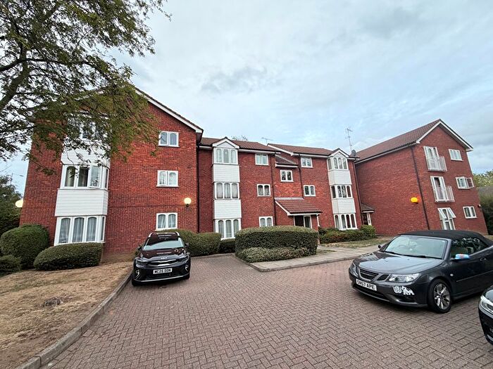 1 Bedroom Flat For Sale In Lilliput Avenue, Northolt, UB5
