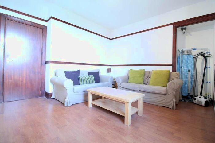 2 Bedroom Flat To Rent In Union Grove, First Floor Right, AB10